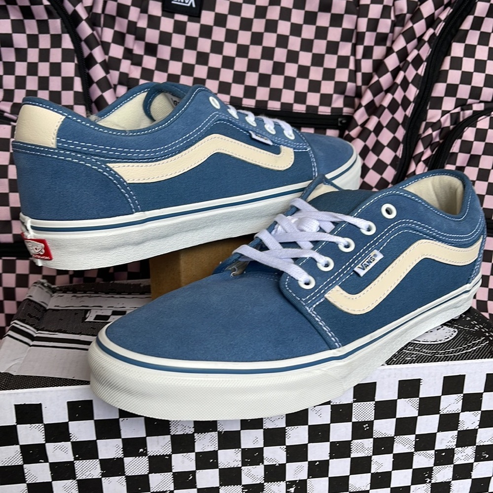 Vans WMNS Chukka Low Sid
Cream/Light Navy
VN0A5KQZEFY Sneakers